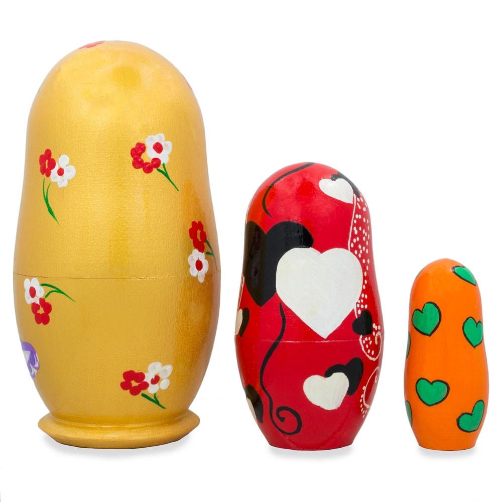 Set Of 3 Wedding Couple In Love Wooden Nesting Dolls 4.25 Inches