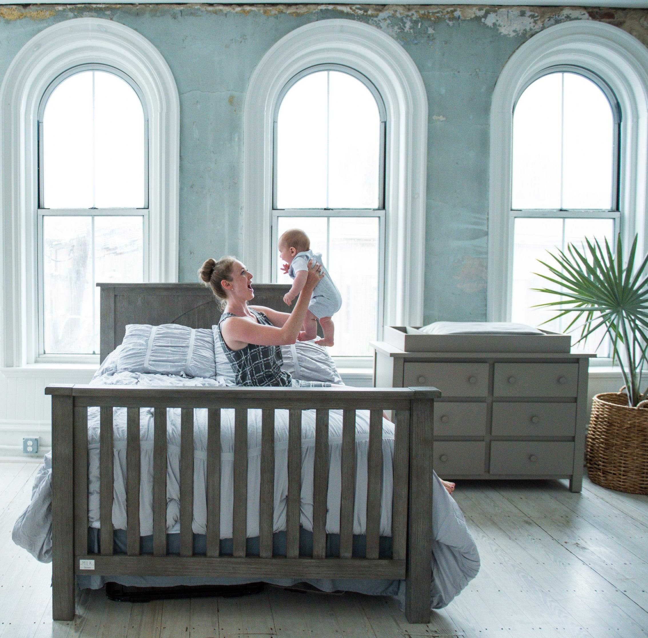 Relic Winchester 4-in-1 Convertible Crib