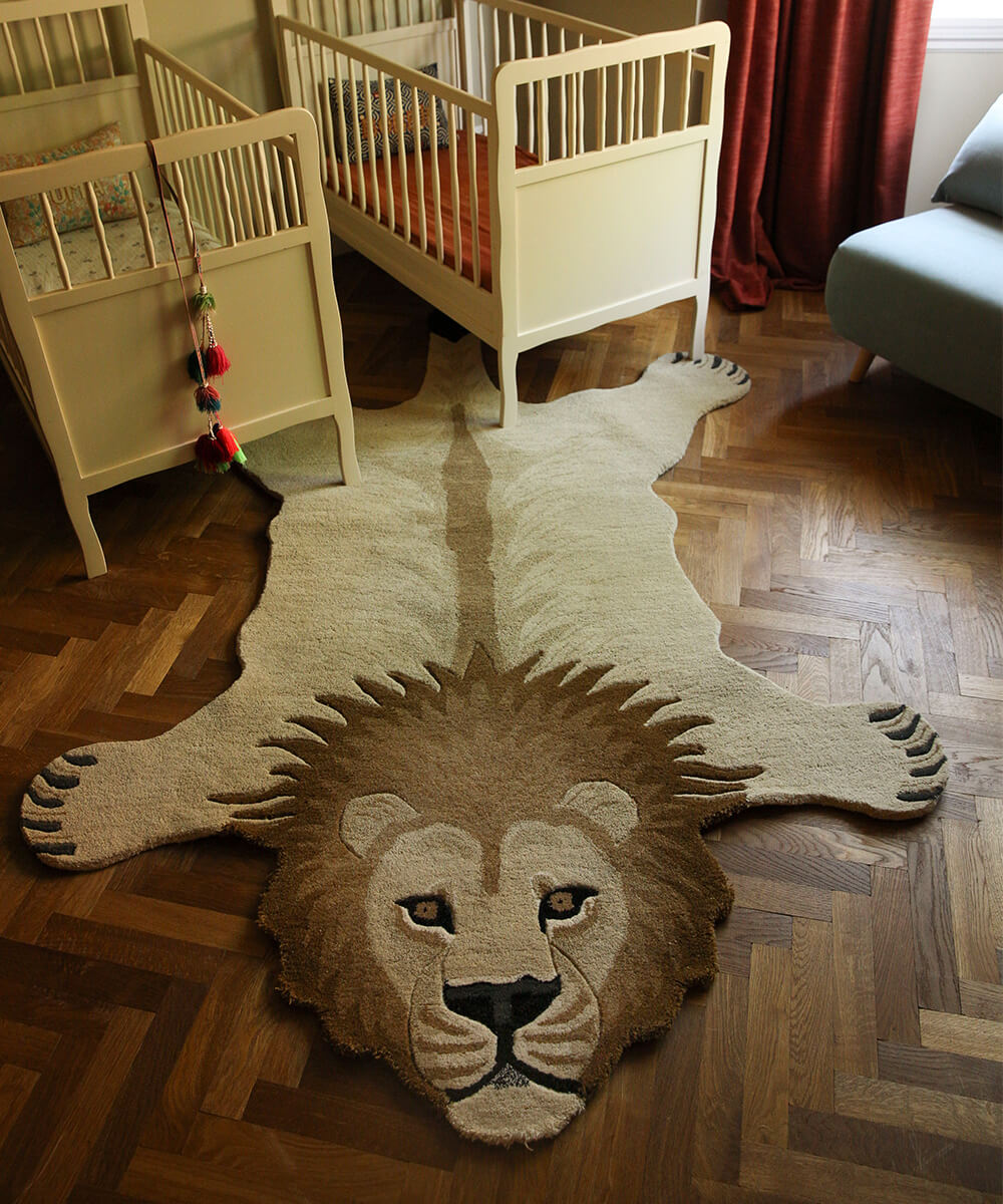 Moody Lion Rug XL