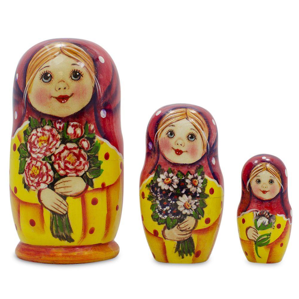 Set Of 3 Girls With Flower Bouquet  Nesting Dolls 4.25 Inches