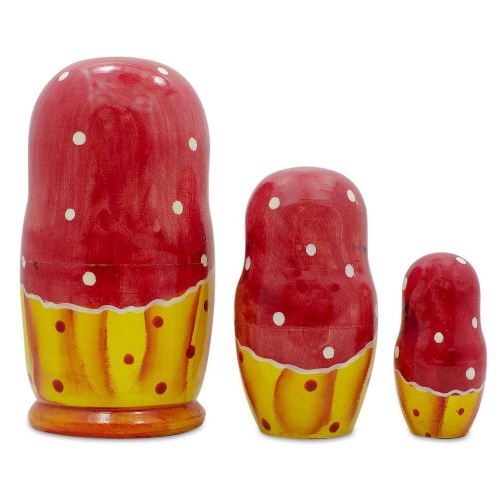 Set Of 3 Girls With Flower Bouquet  Nesting Dolls 4.25 Inches