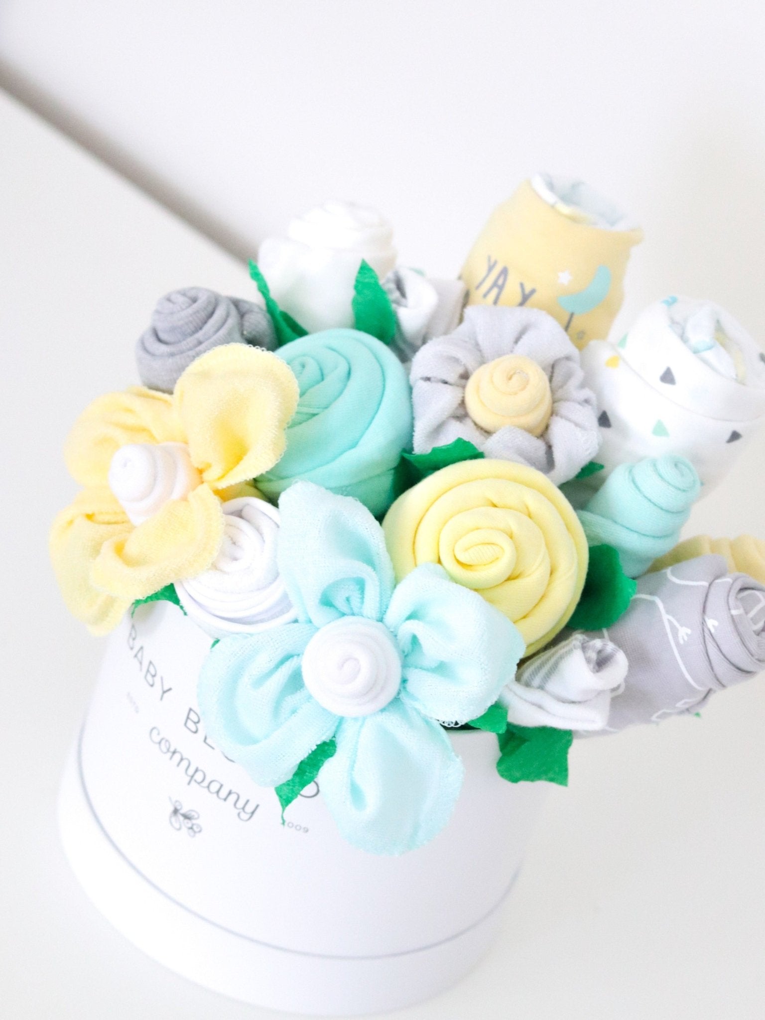 Neutral Hatbox Bouquet - Deluxe