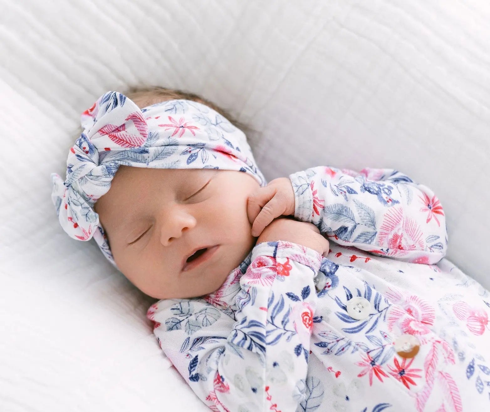 Stroller Society Knotted Baby Gown And Hat Set With Headband - Bloom (newborn-3 Months)