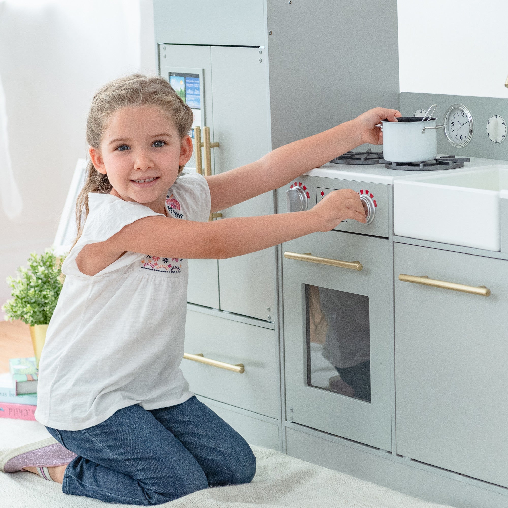 Little Chef Charlotte Modern Play Kitchen, Silver Gray/gold