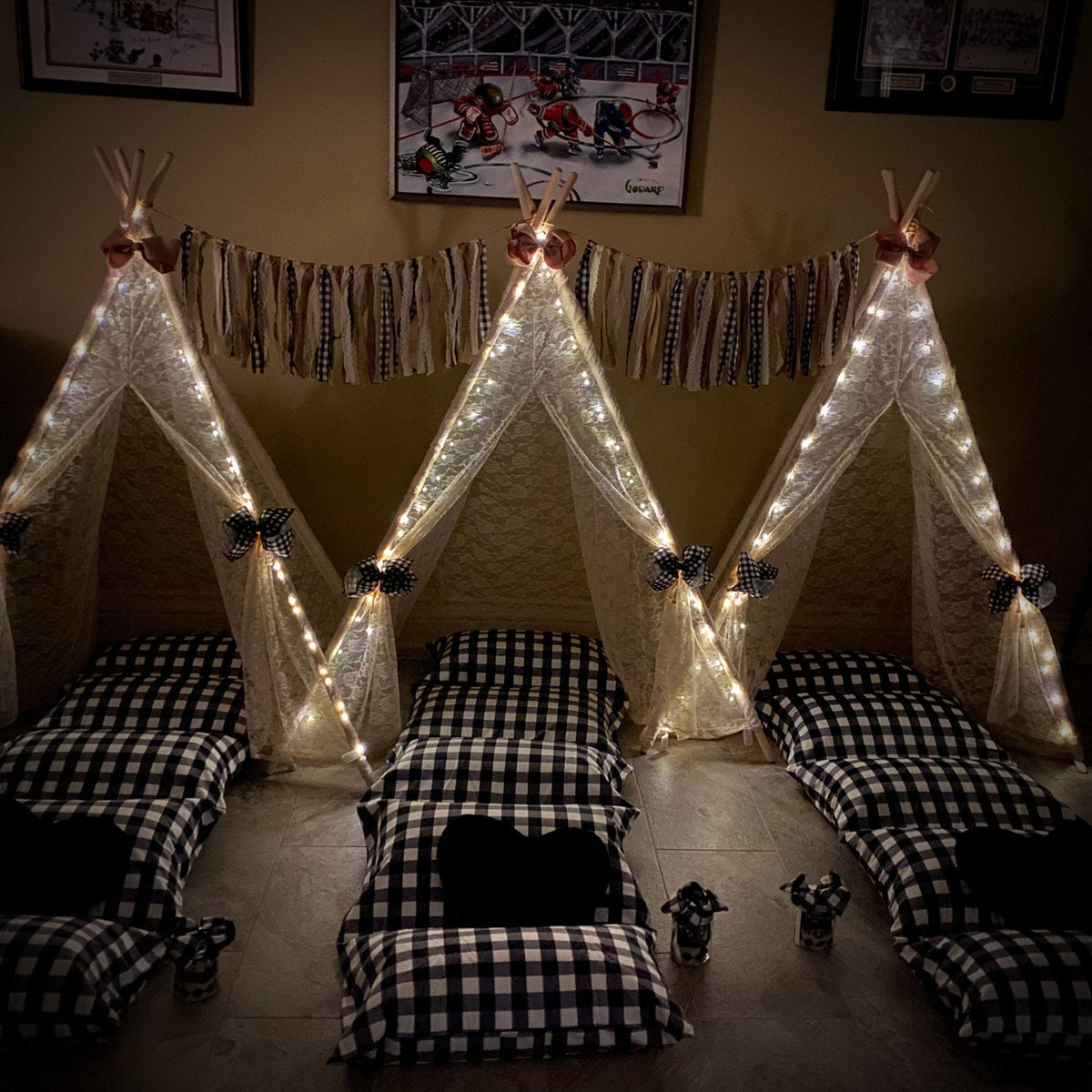 Black And White Plaid Sleepover Tent Bundle, Buffalo Check Christmas Decorations, Party Bundle Gift