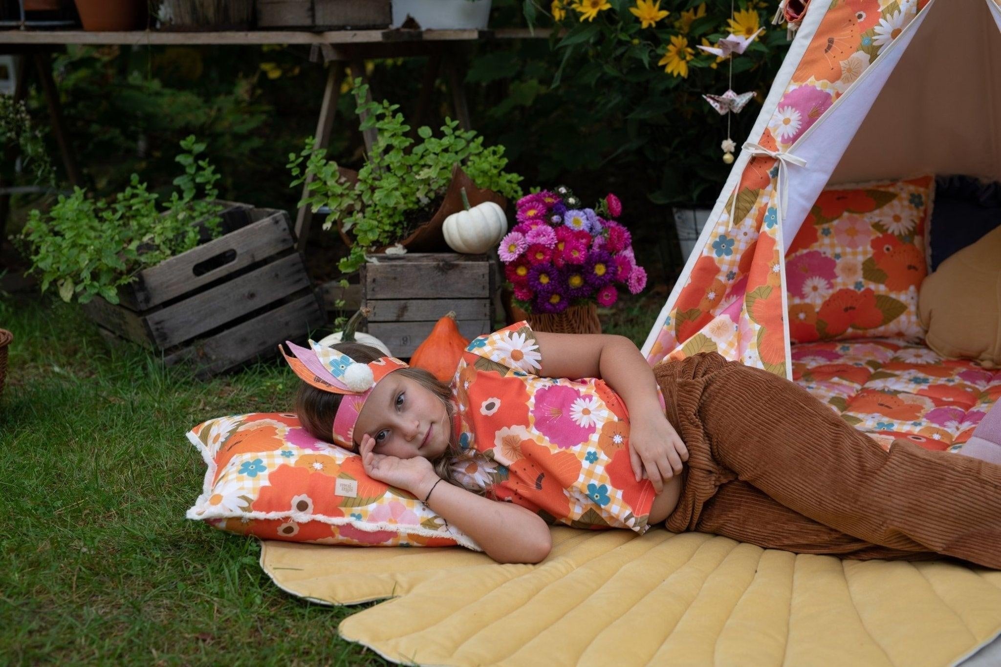 picnic With Flowers Round Cotton Mat