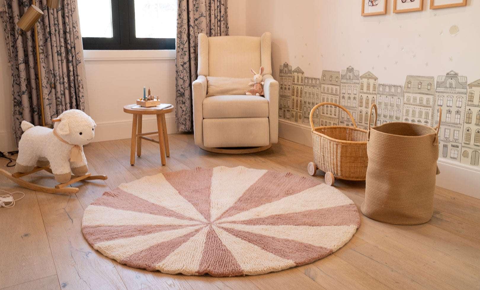 Beach Ball Washable Round Wool Rug In Pink