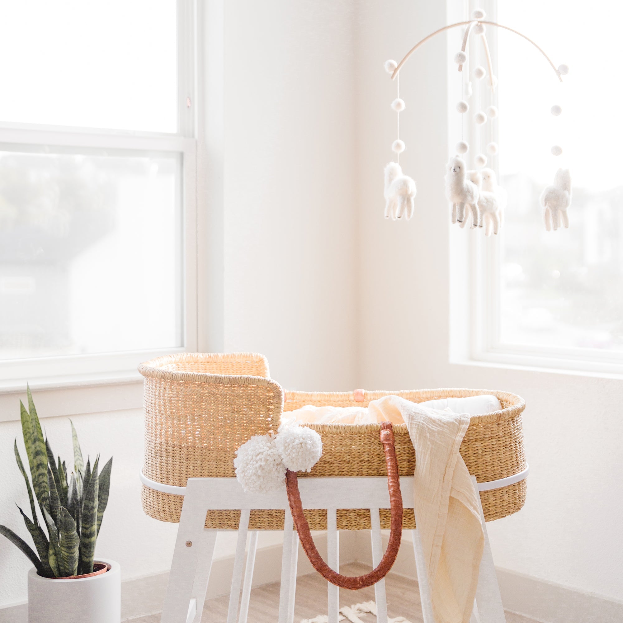 Modern Rocking  Moses Bassinet Stand with Brake white