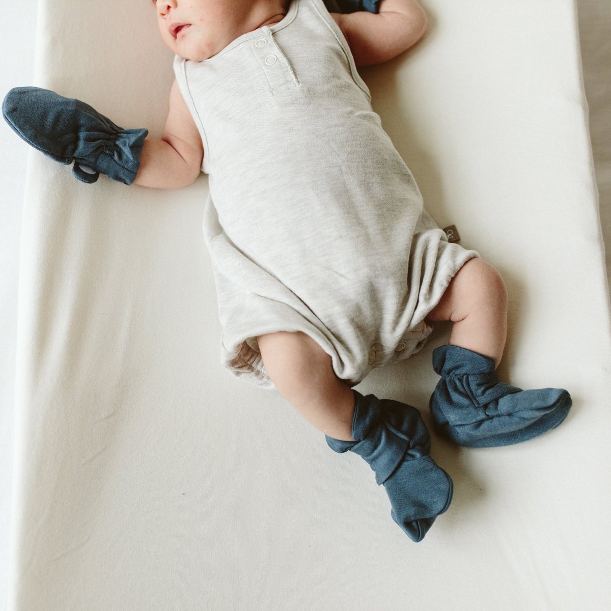 Stay On Mitts + Boots Set | Midnight