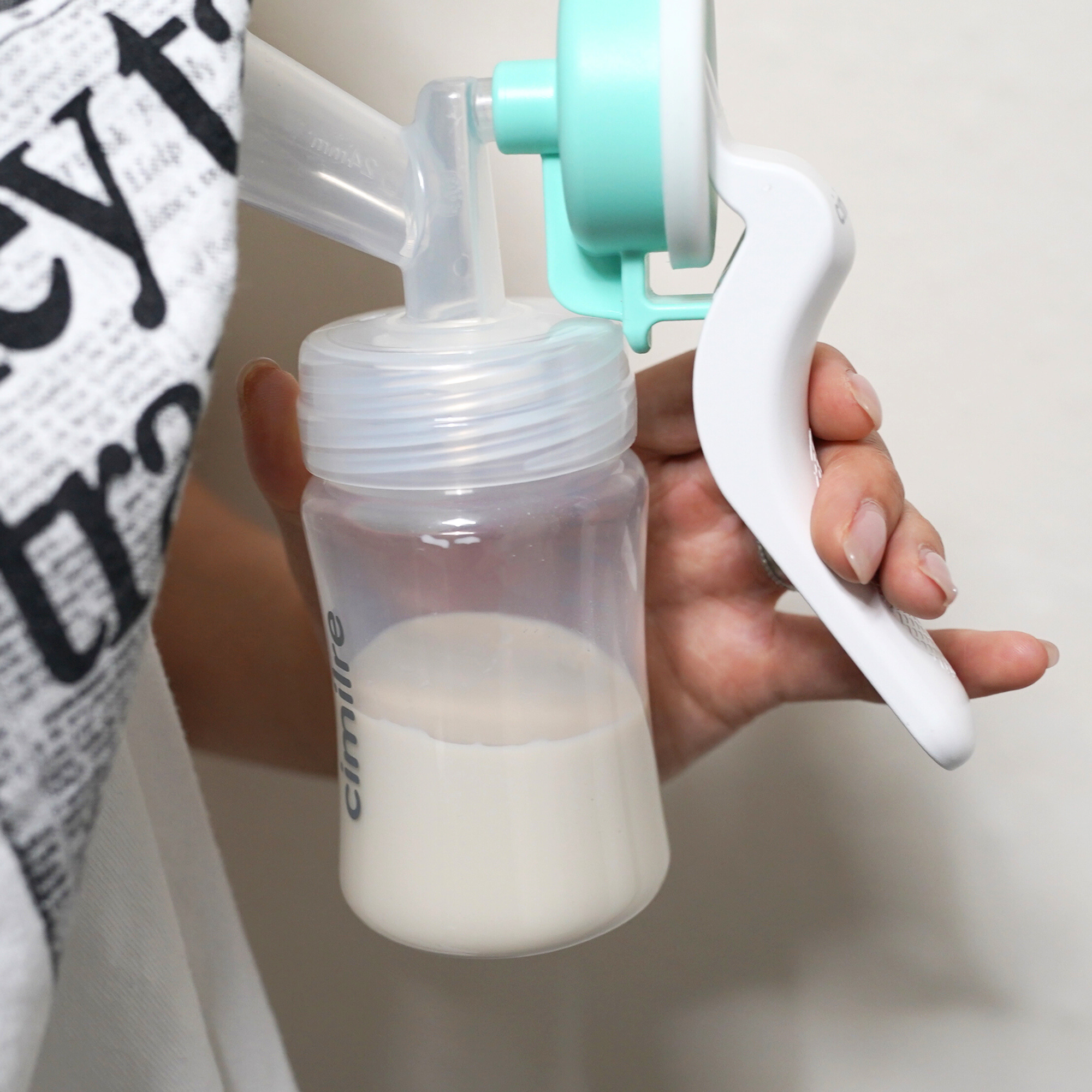 M1 Manual Breast Pump Kit