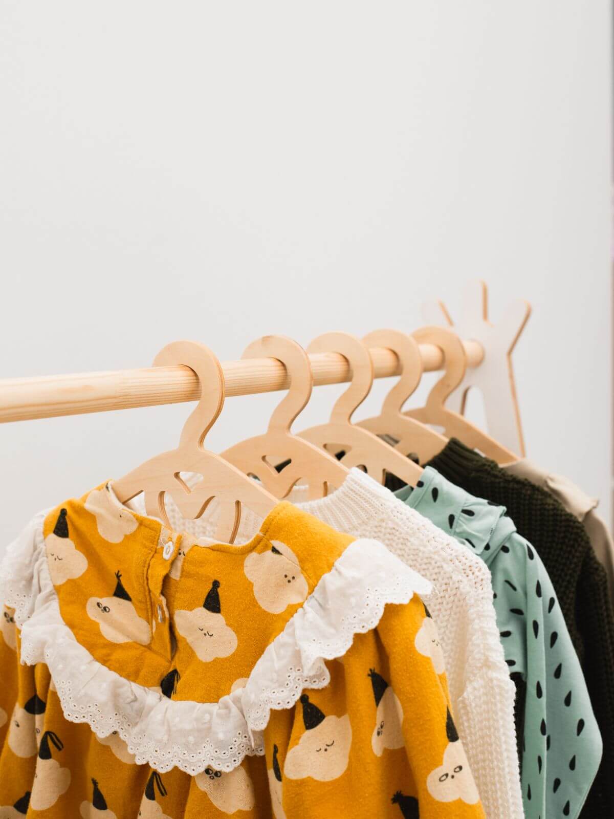 Pack Of 5 Wooden Baby Hangers (usa Only)