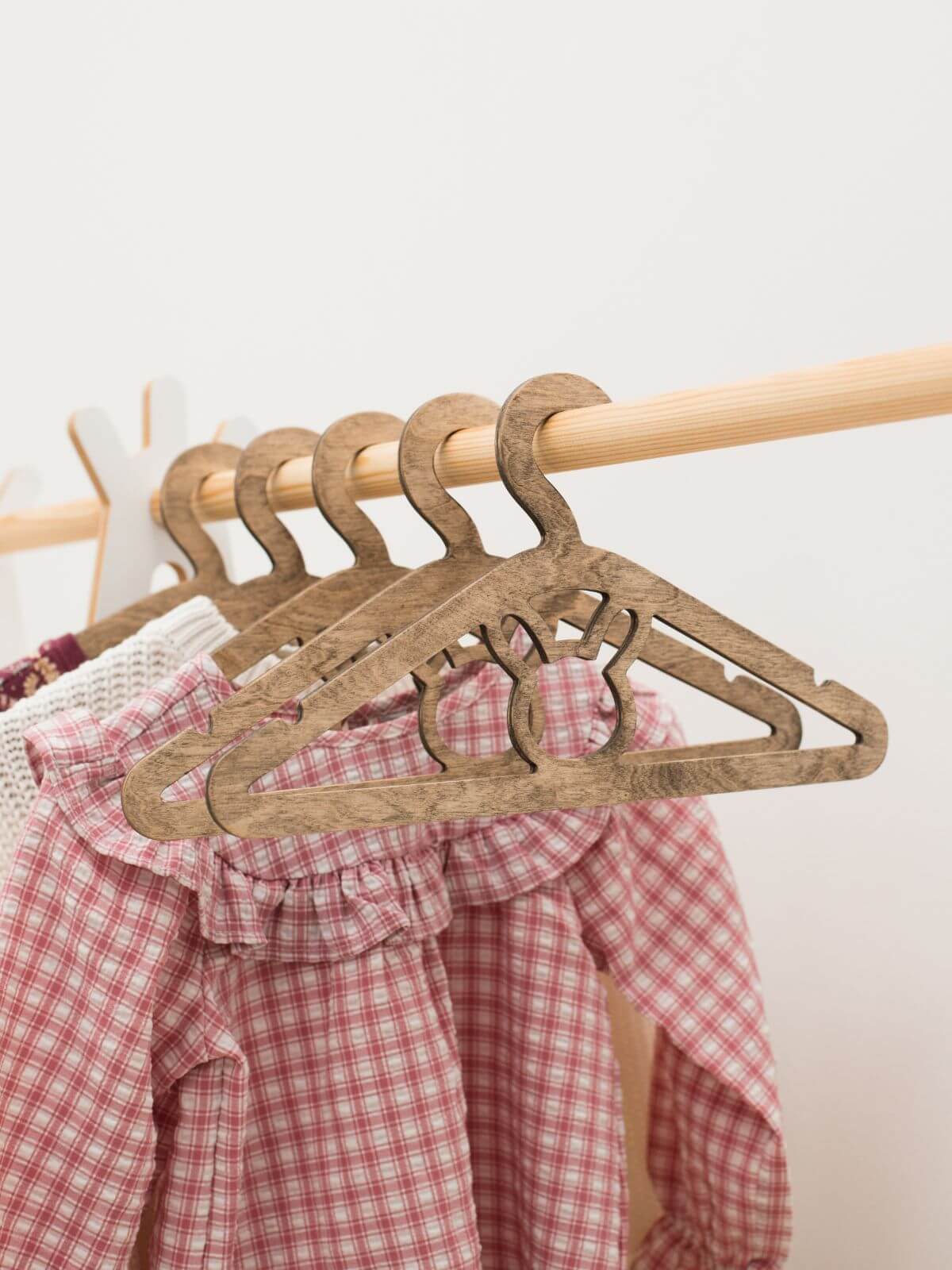Pack Of 5 Wooden Baby Hangers (usa Only)