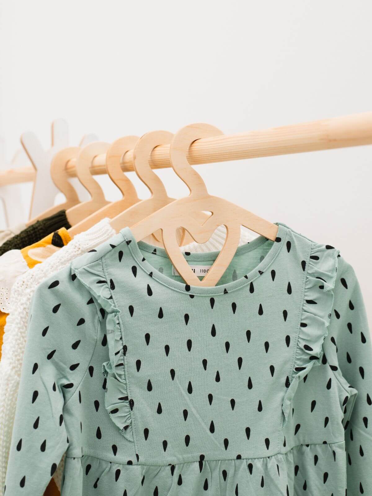 Pack Of 5 Wooden Baby Hangers (usa Only)