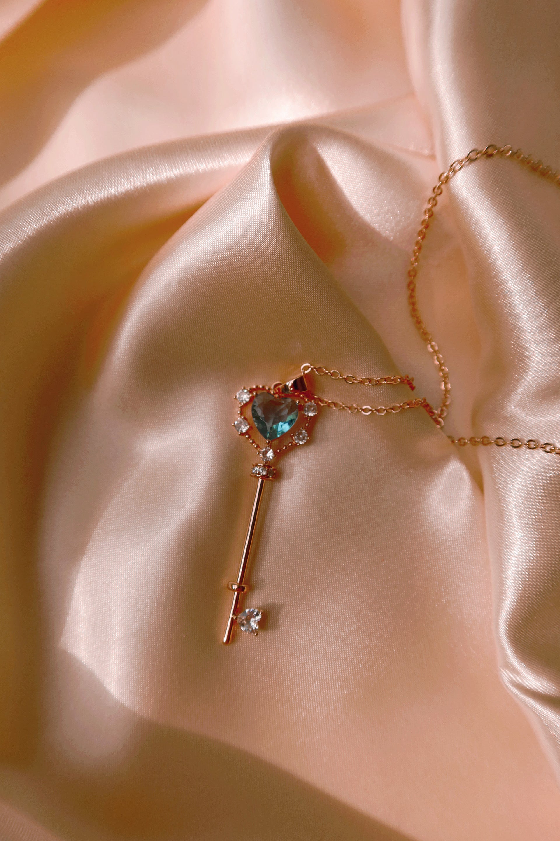 HEYMAEVE Monaco Necklace – Rose Gold Key Pendant with Pink