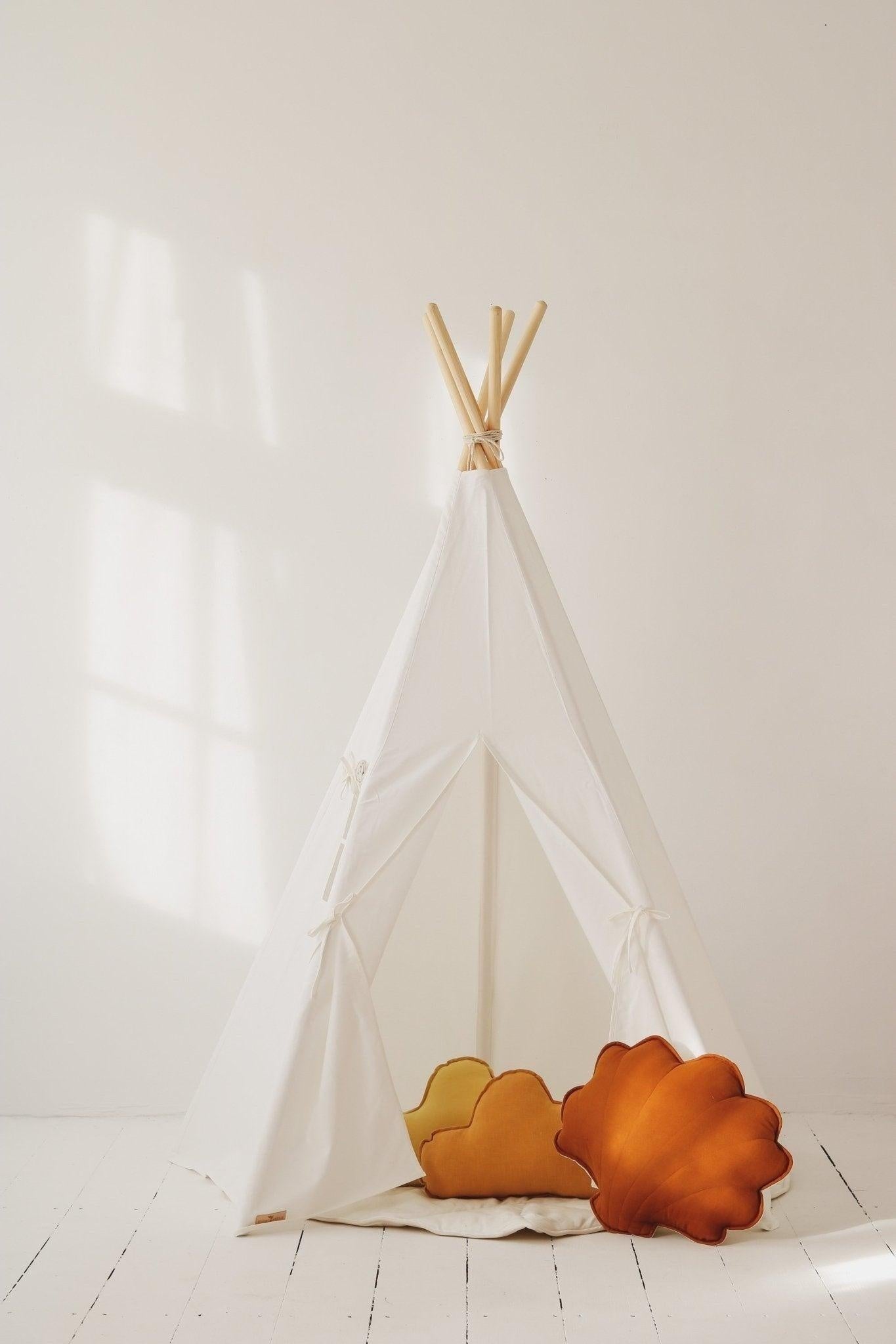 snow White Teepee And White And Grey - Leaf Mat Set