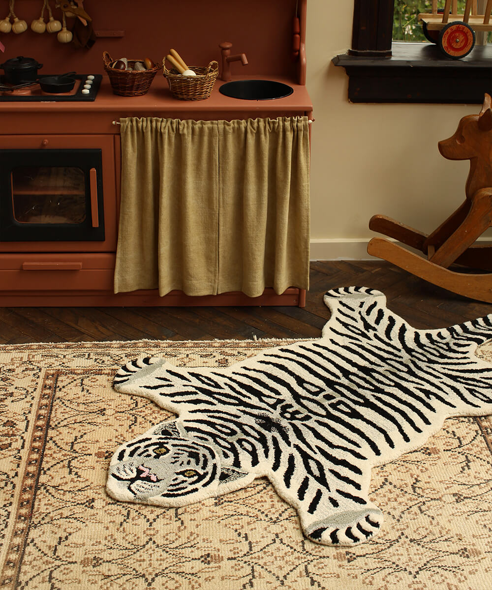 Snowy Tiger Rug Large