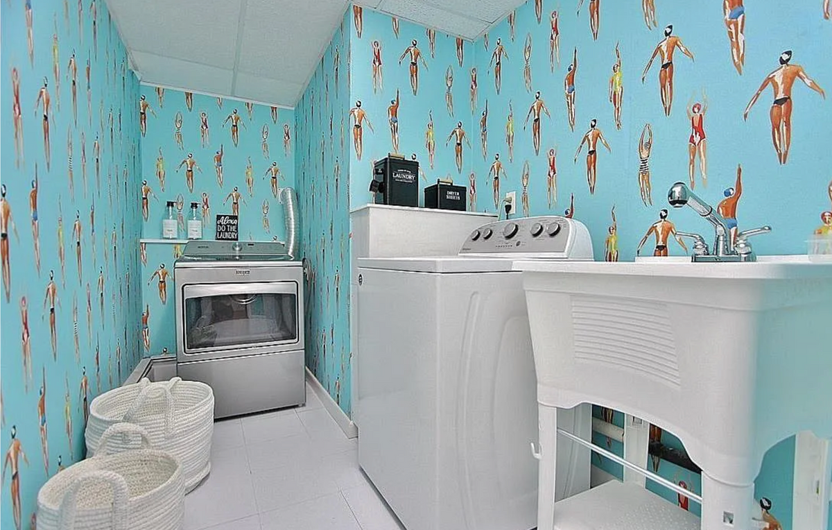 Retro Swimmers & Waves Wall Decor - House Wallpapers