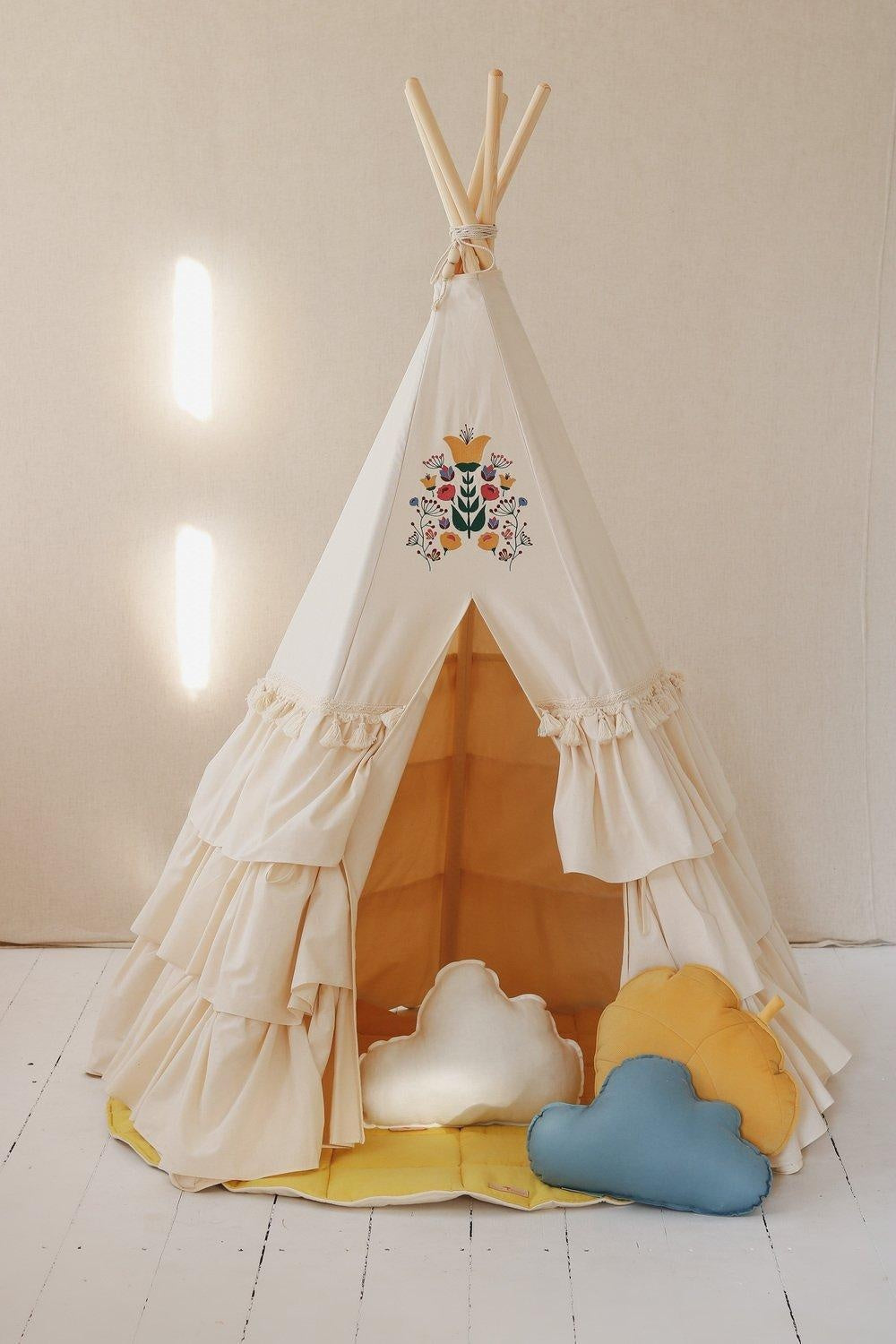 Folk - Teepee Tent With Frills And Embroidery