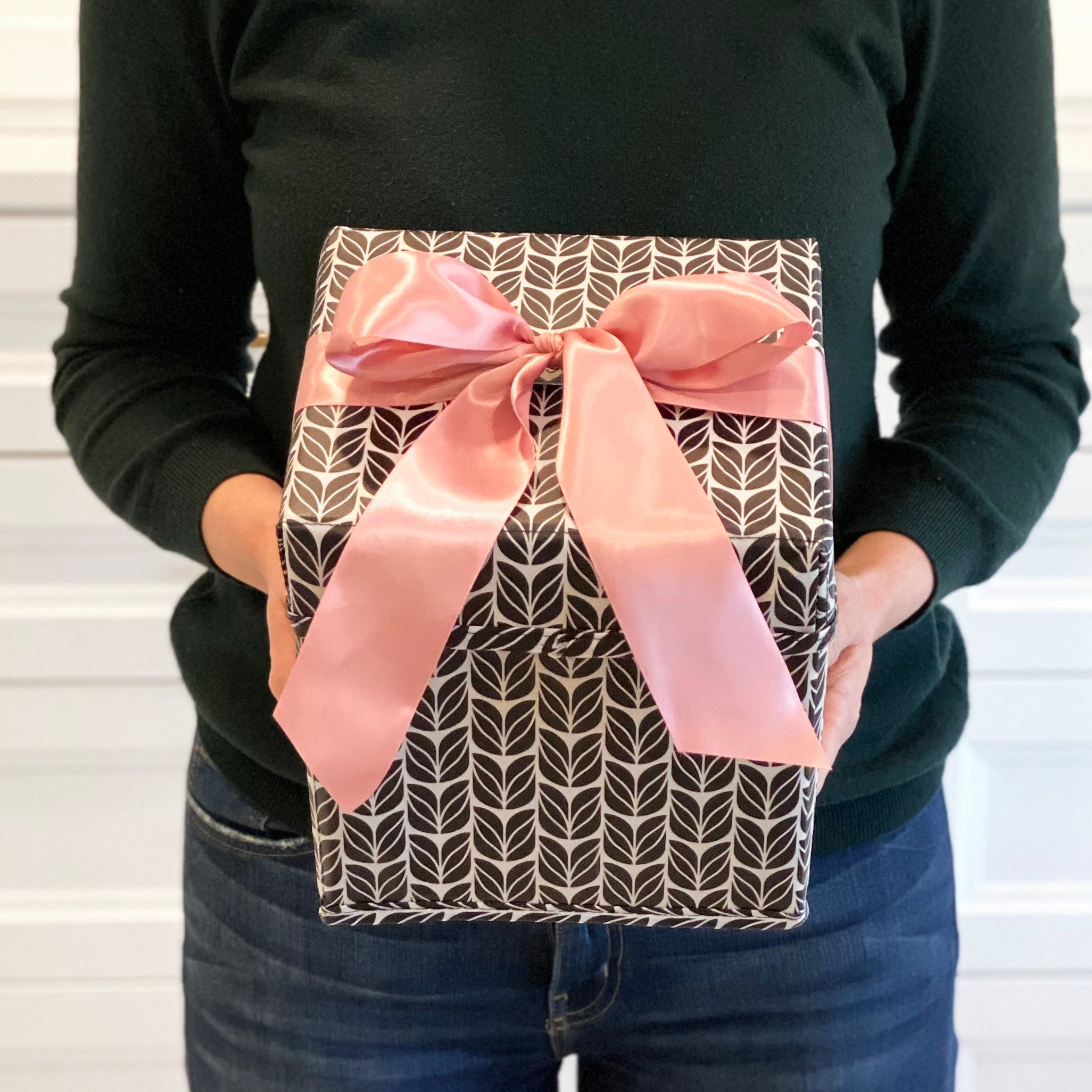 Everbox: Small Black, White And Pink Collapsible Gift Box With White Satin Ribbon