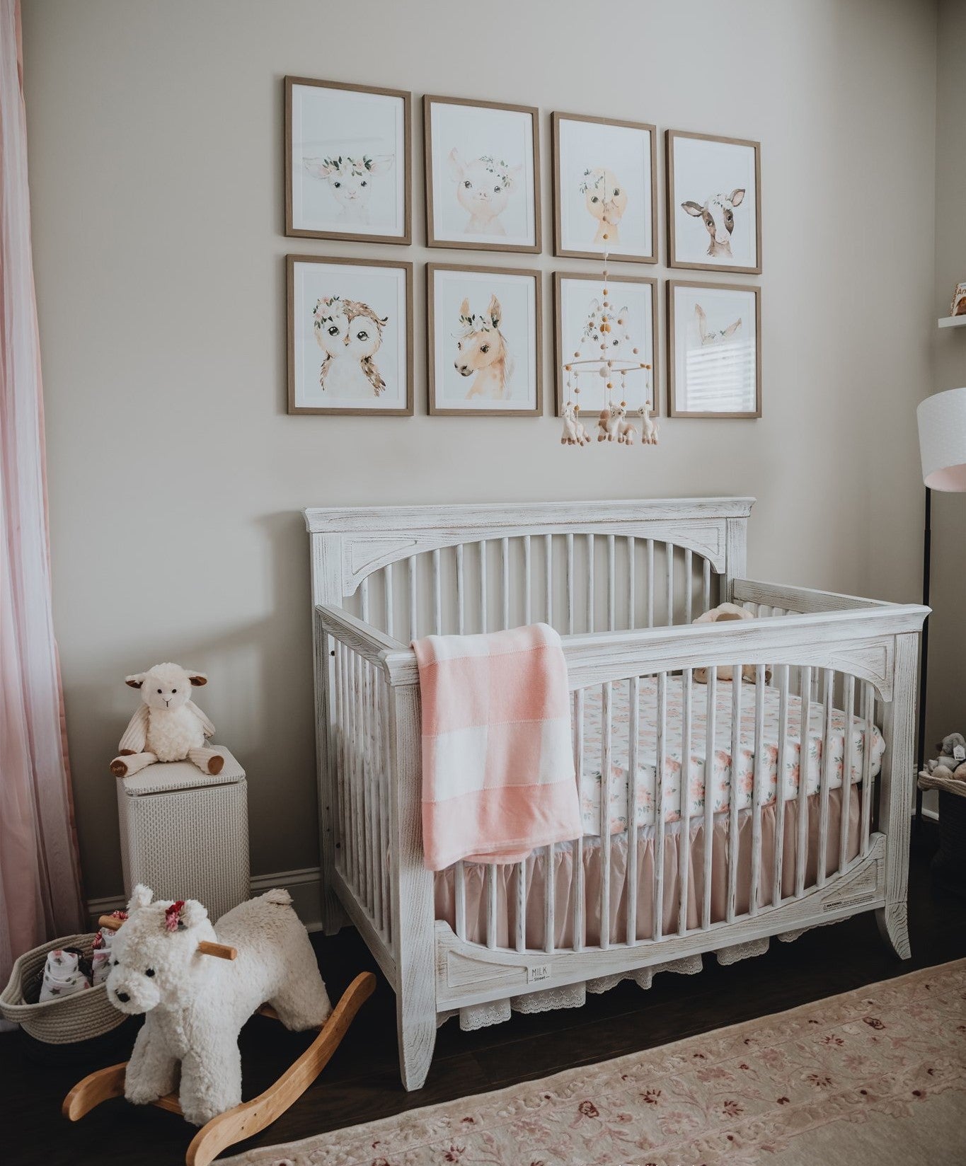 Cameo Oval 4-in-1 Convertible Crib