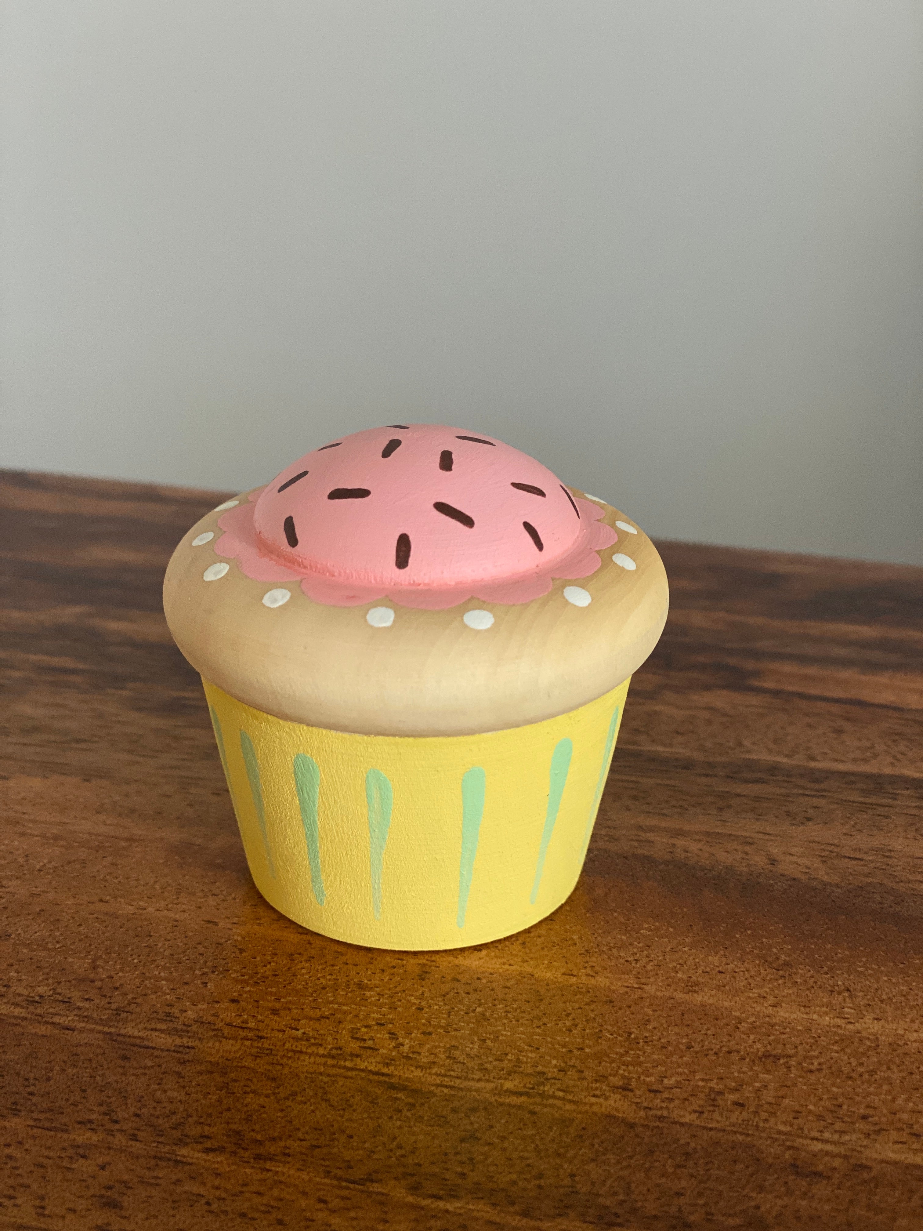 Wooden Cupcake Set