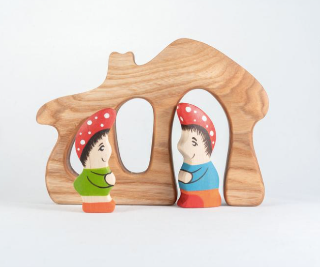 Wood Gnome House With Gnomes (set Of 2)