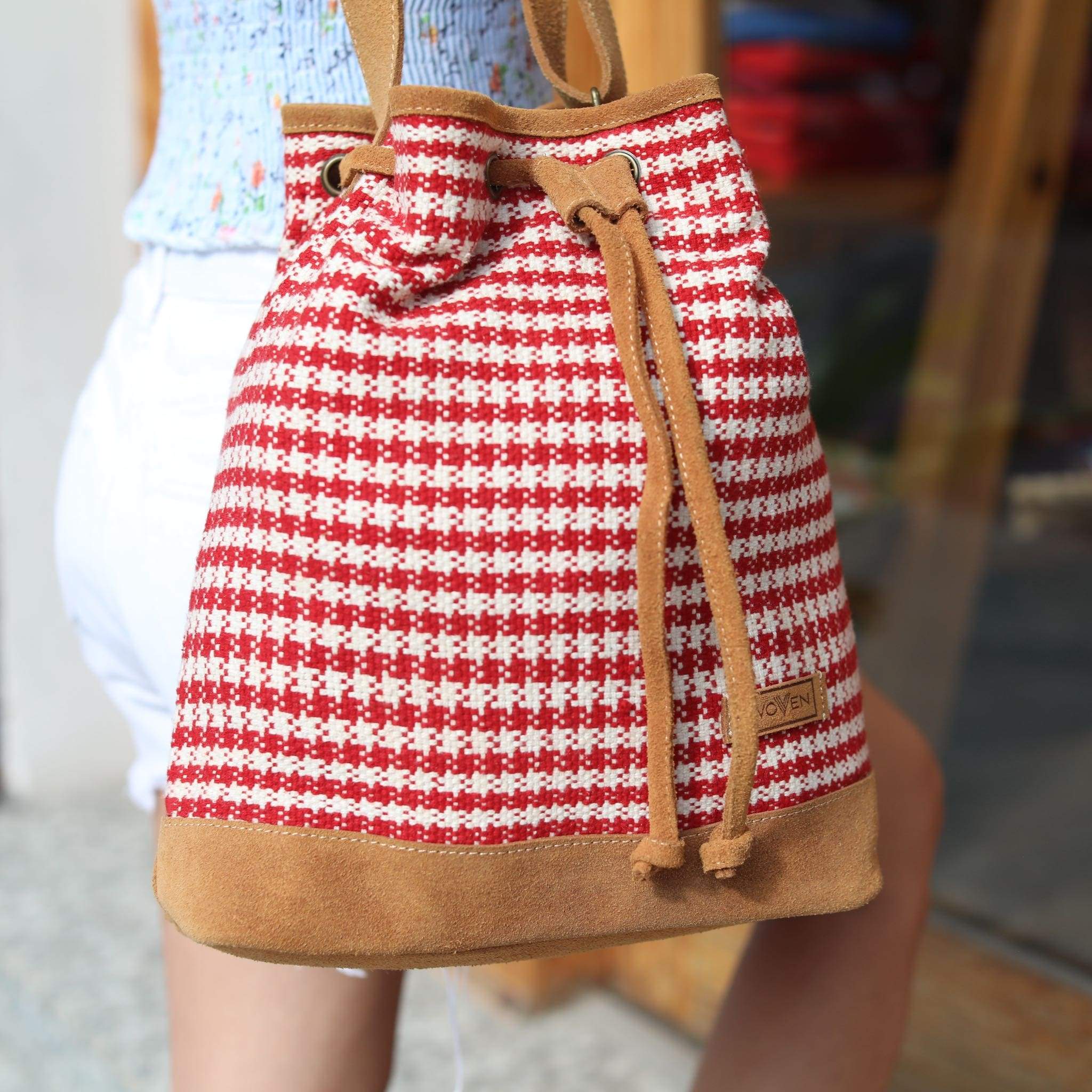 Woven Drawstring Bucket Bag - Houndstooth