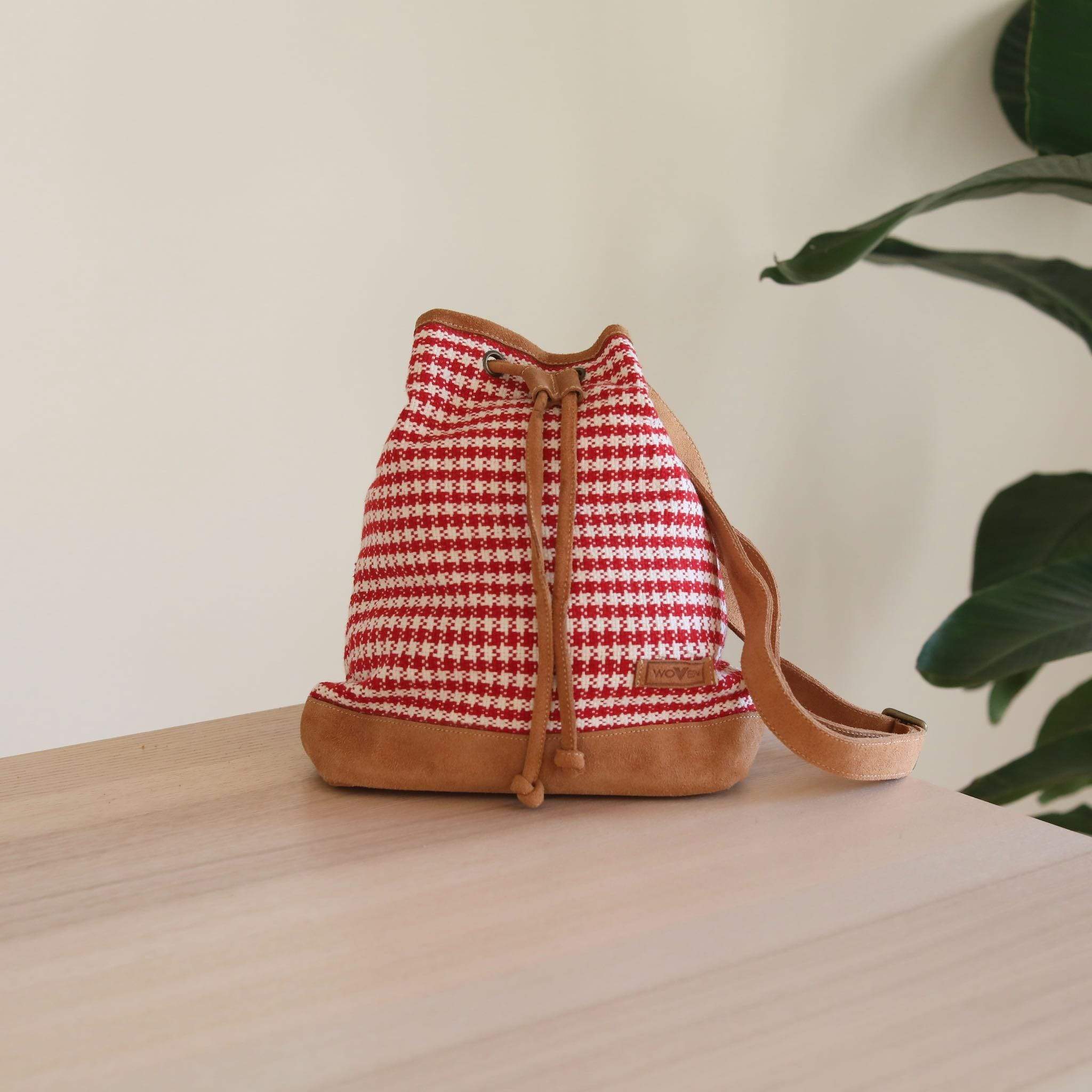 Woven Drawstring Bucket Bag - Houndstooth
