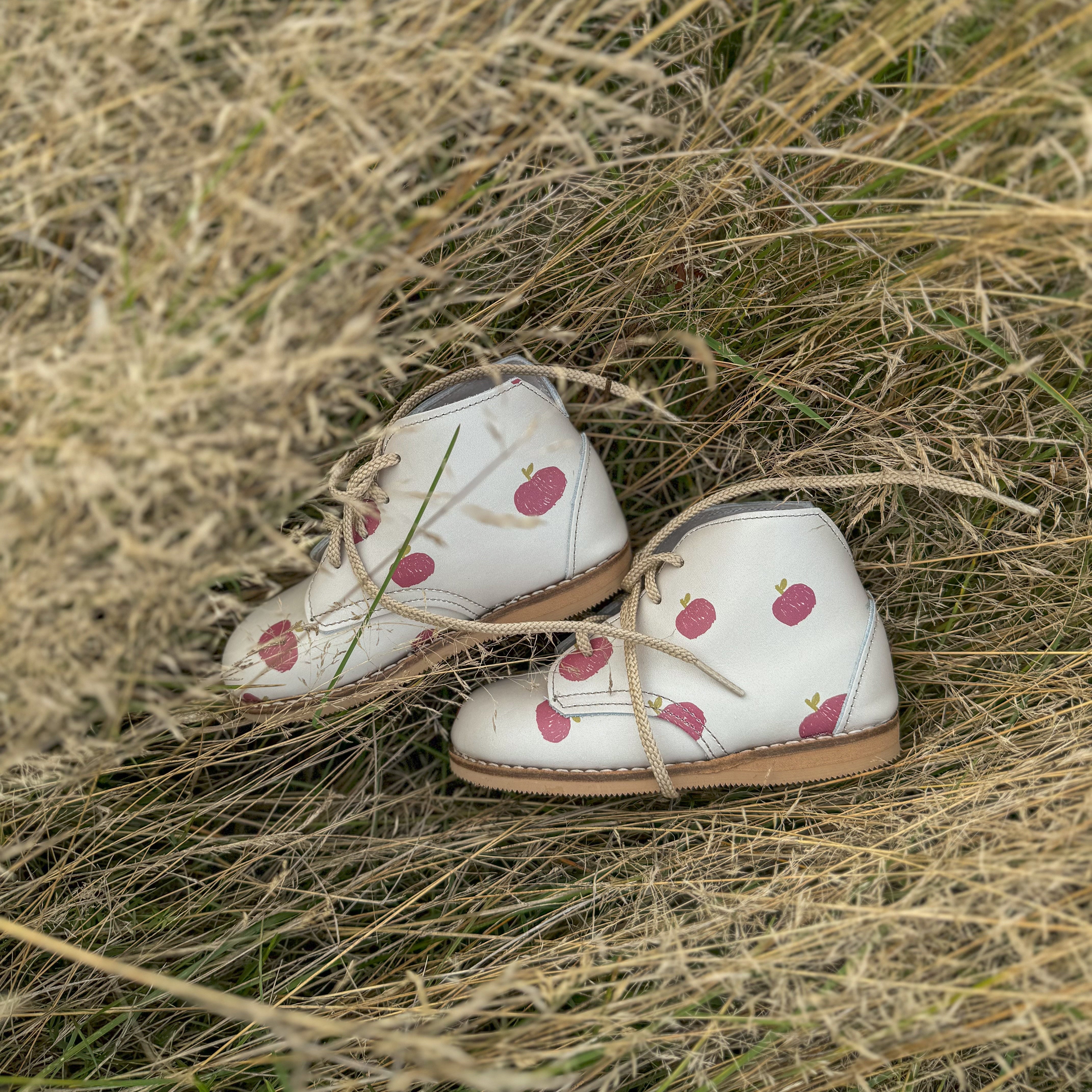 Milo Boot - Apple