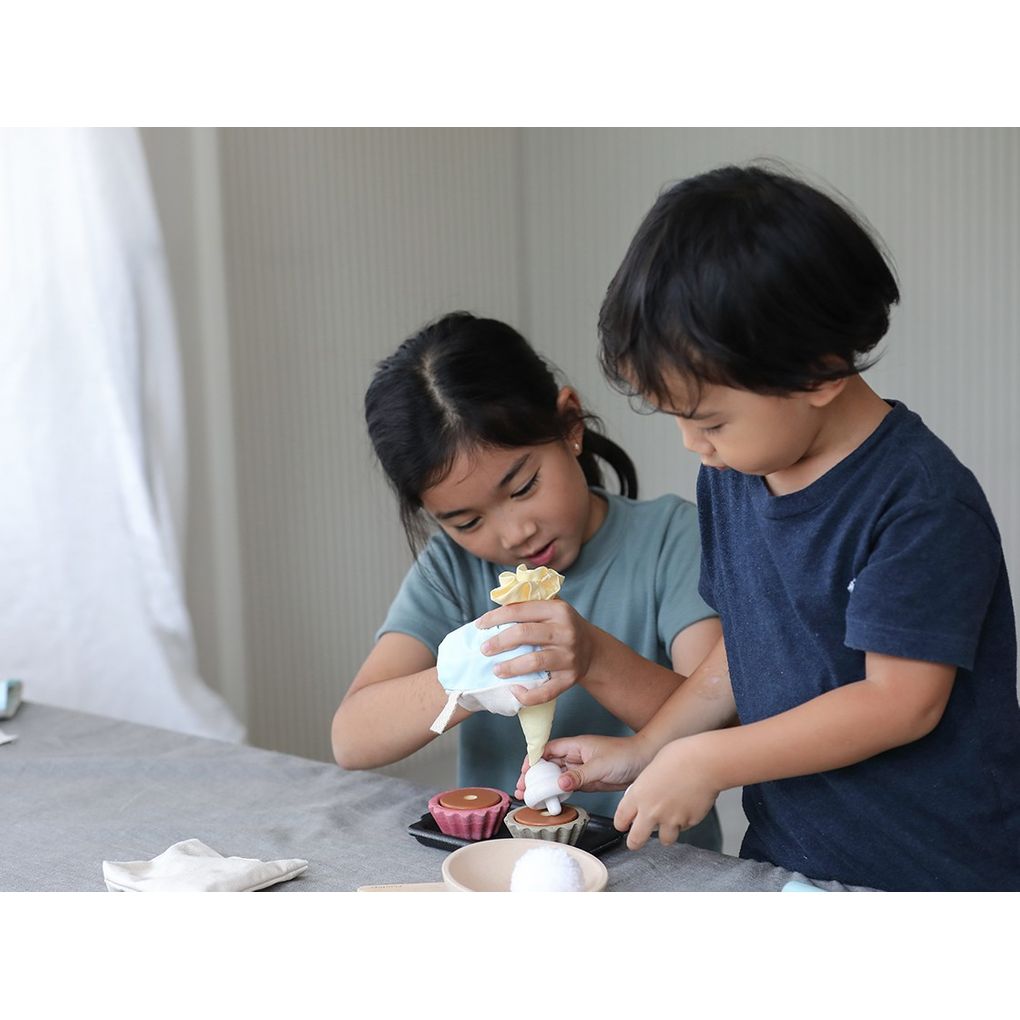 PlanToys Cupcake Set Play Food