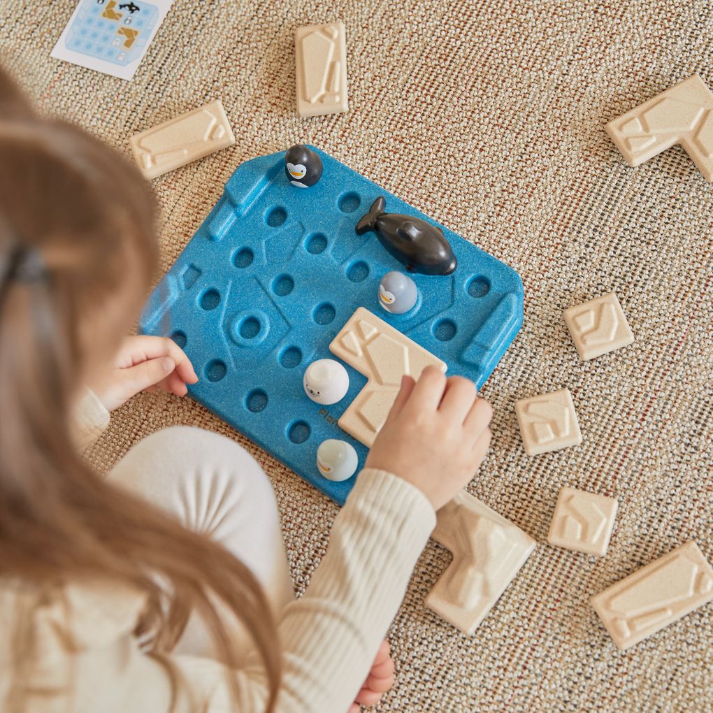 PlanToys Finding Penguin Game Board Game