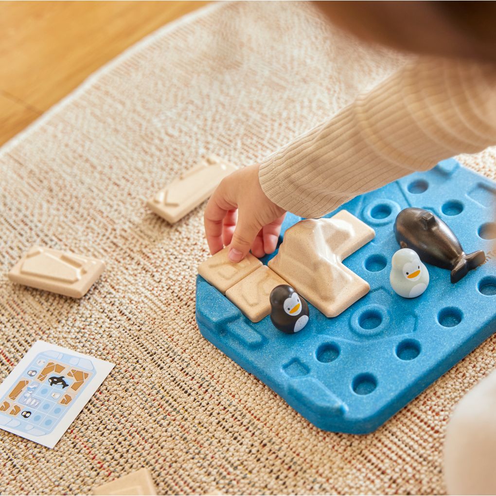 PlanToys Finding Penguin Game Board Game