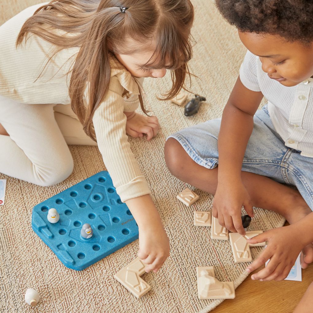 PlanToys Finding Penguin Game Board Game
