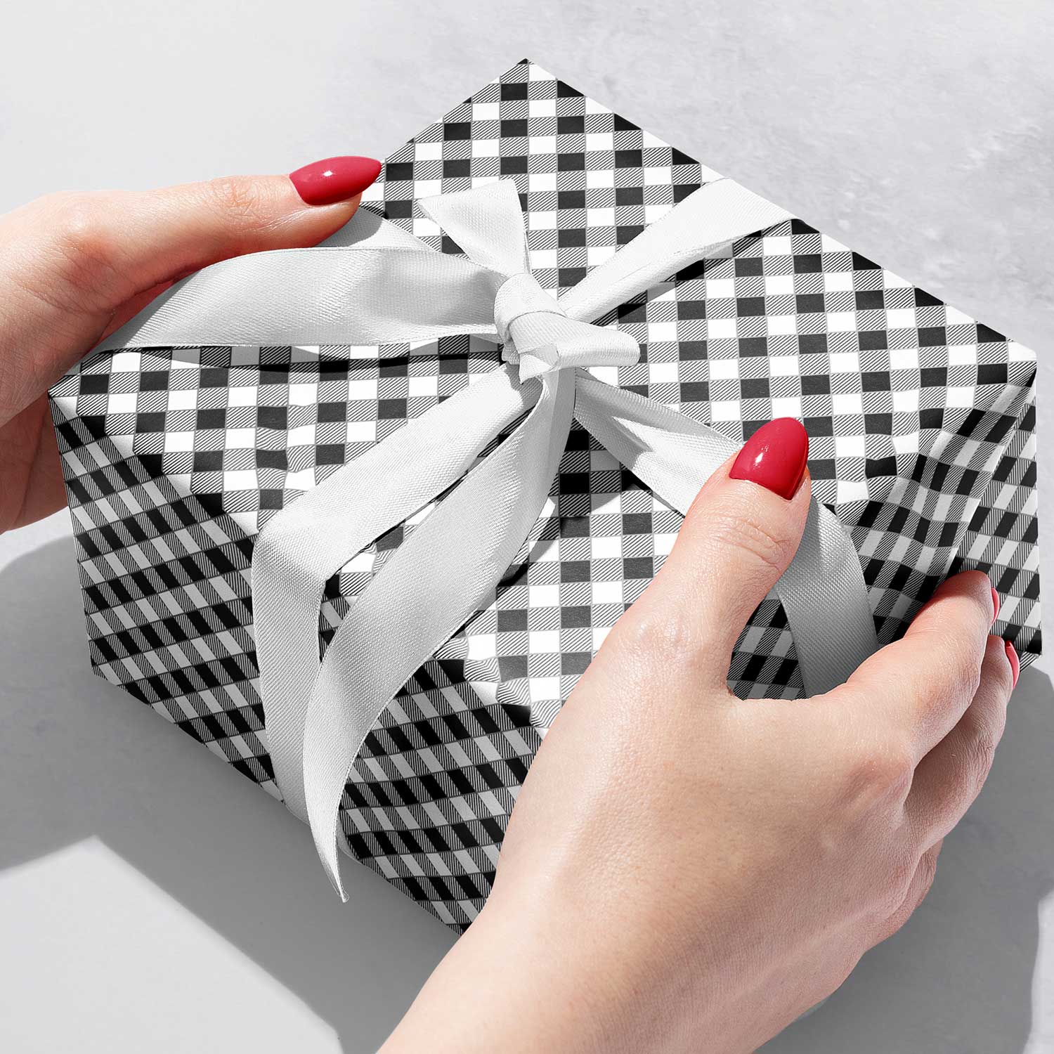 B355b Black Gingham Gift Wrapping Paper Gift Box 