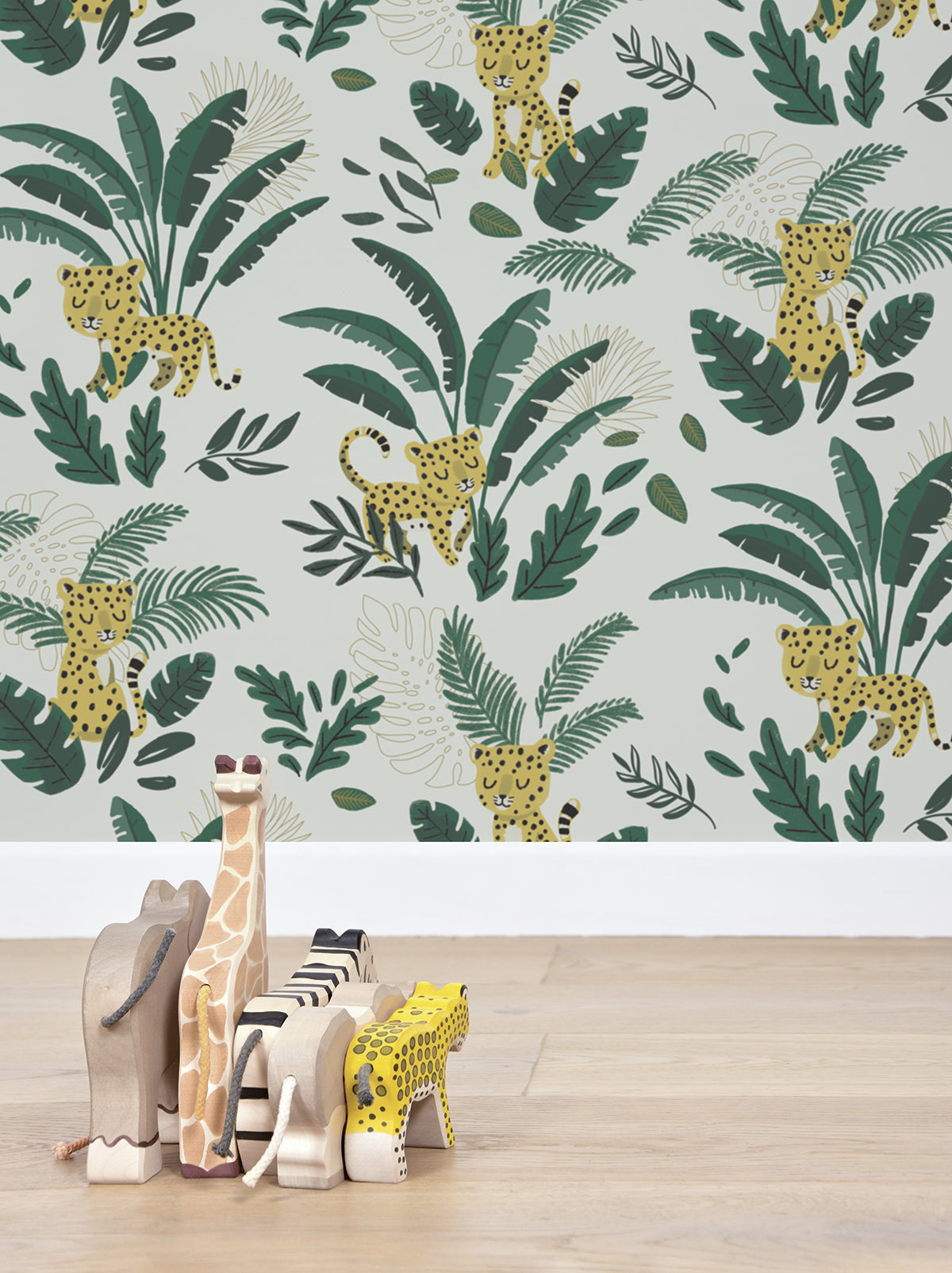 Lilipinso Wallpaper (50 Cm X 10 M) - Cheetah & Tropical Leaves (Light Green Background)