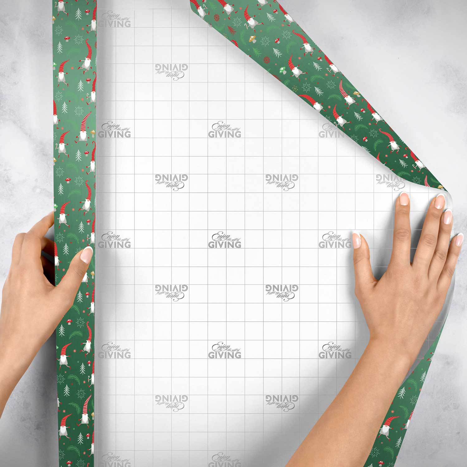 XB621e Gnome Christmas Gift Wrapping Paper Backside 