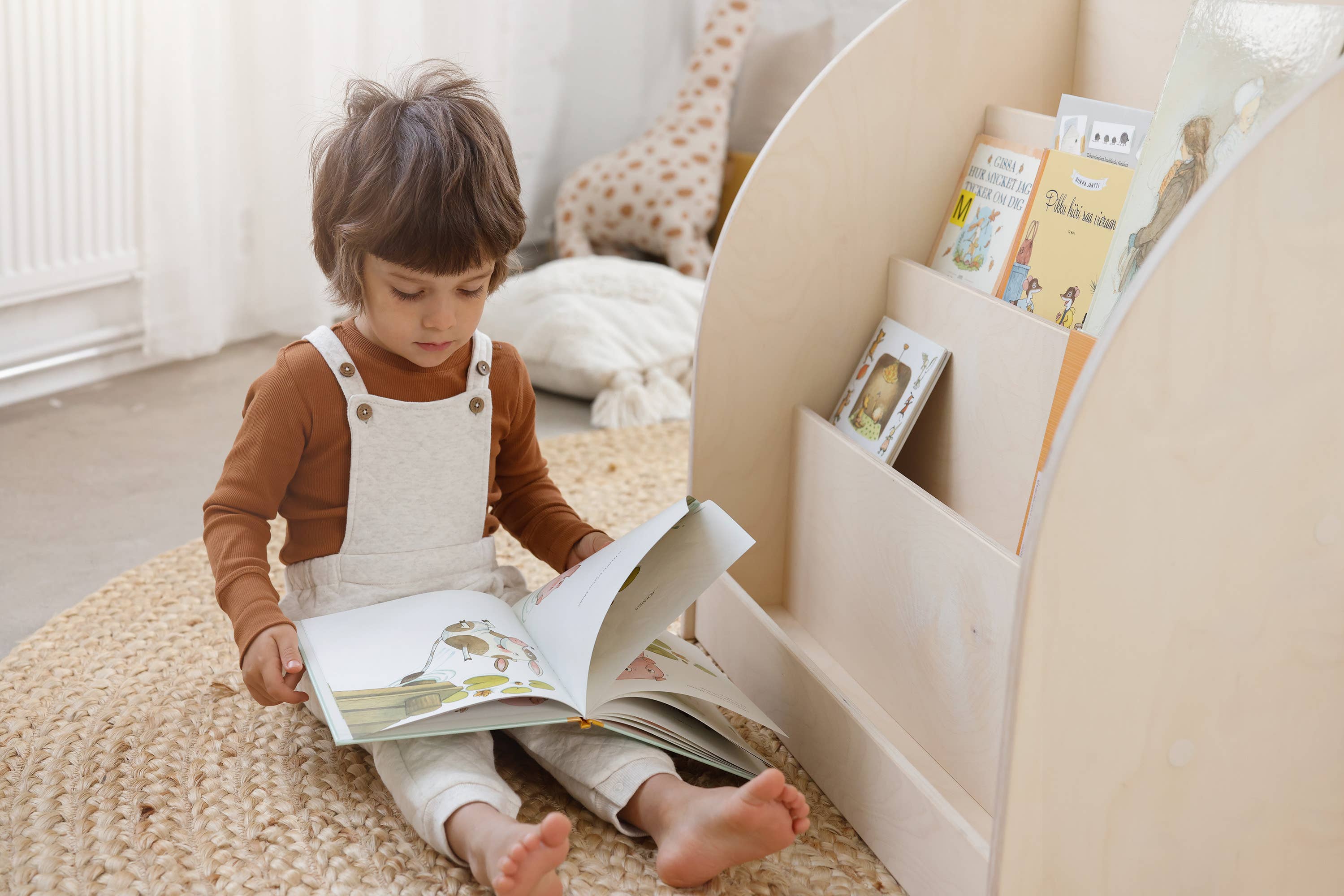 Kumpu Montessori Bookshelf / Play Table