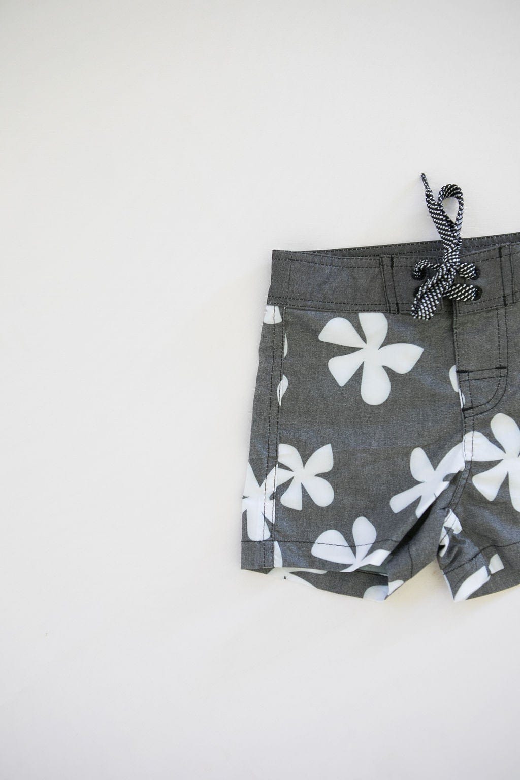 Kid’s Townshorts In Black Plumeria